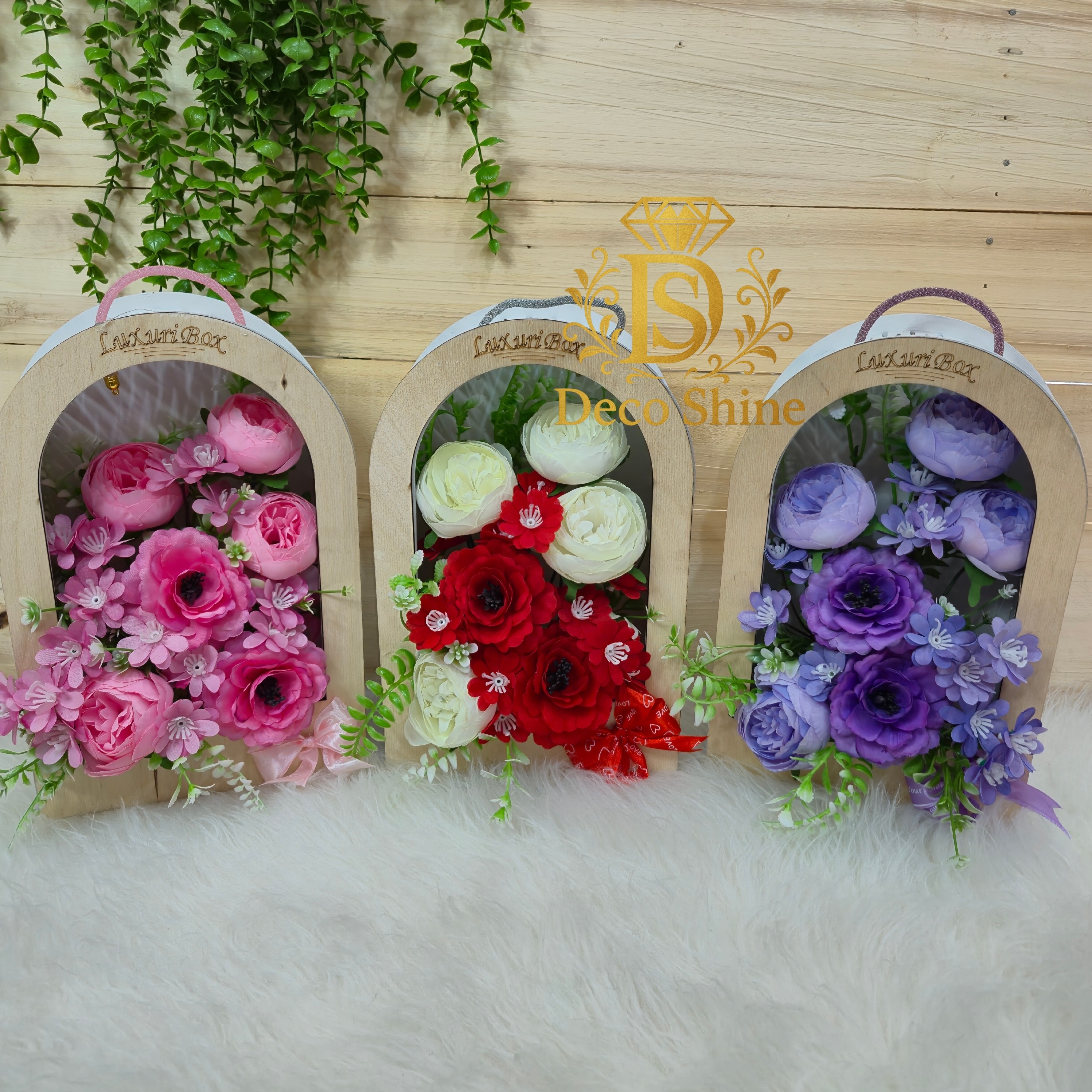باکس گل تقدیمی دسته دار هلالی (3 رنگ) پر گل