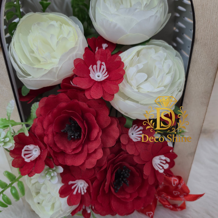 باکس گل تقدیمی دسته دار هلالی (3 رنگ) پر گل