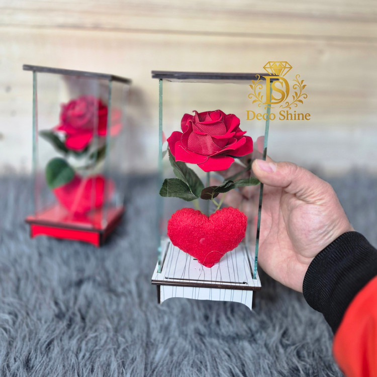 باکس گل جاودان قلب دار (کادویی) تک گل شیشه ای